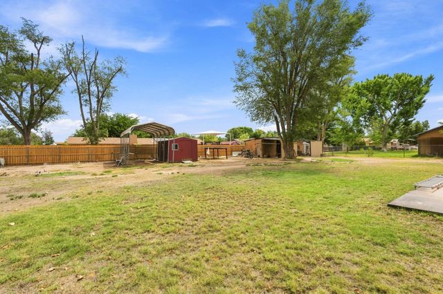 1670 Murray Loop, Bosque Farms, NM 87068