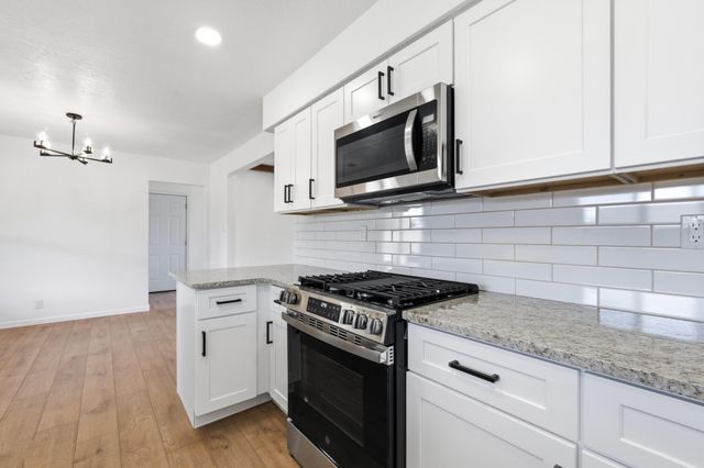 1670 Murray Loop, Bosque Farms, NM 87068