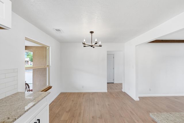 1670 Murray Loop, Bosque Farms, NM 87068