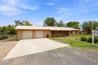 1670 Murray Loop, Bosque Farms, NM 87068