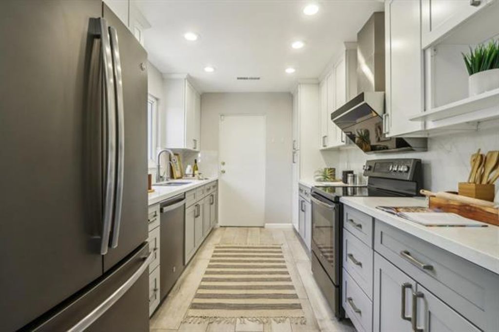 Image 5 of property listing at 2171 Monterey Avenue, Santa Clara, CA 95051
