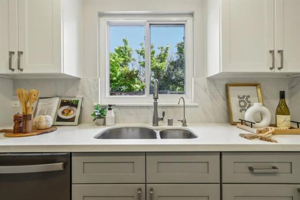 Image 6 of property listing at 2171 Monterey Avenue, Santa Clara, CA 95051