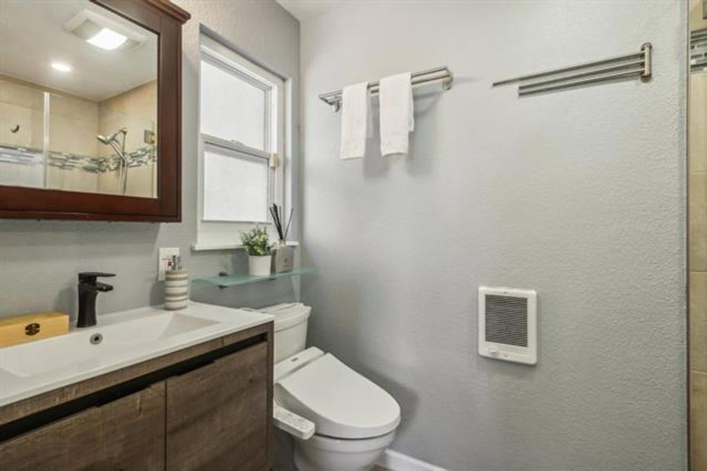 Image 8 of property listing at 2171 Monterey Avenue, Santa Clara, CA 95051