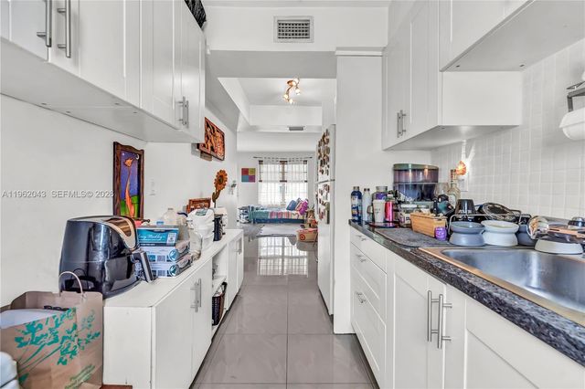 8550 Byron Ave 2H, Miami Beach, FL 33141