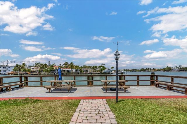 8550 Byron Ave 2H, Miami Beach, FL 33141