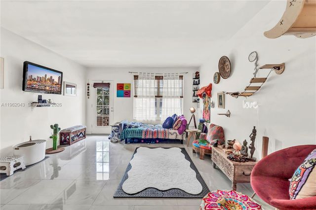 8550 Byron Ave 2H, Miami Beach, FL 33141