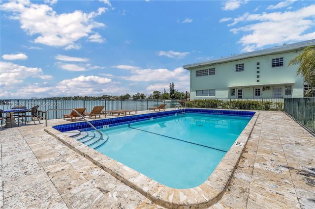 8550 Byron Ave 2H, Miami Beach, FL 33141