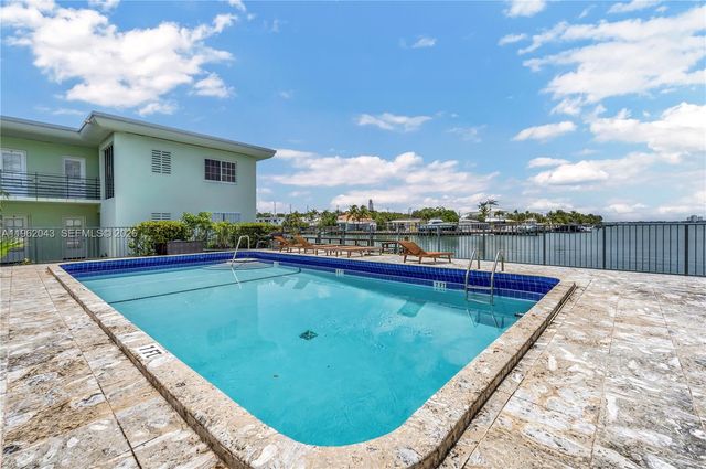 8550 Byron Ave 2H, Miami Beach, FL 33141