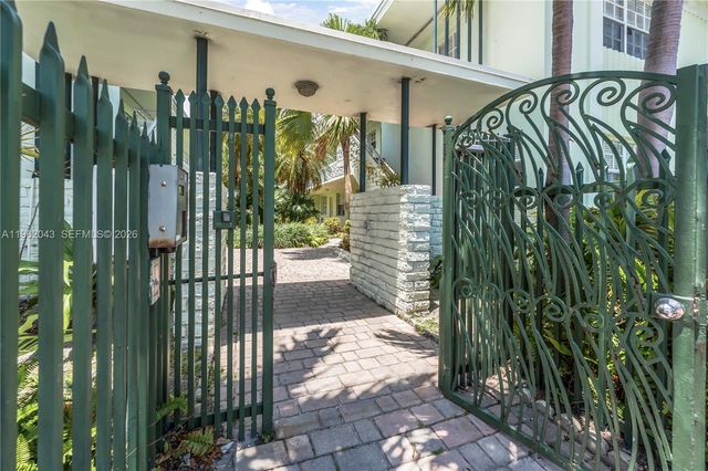 8550 Byron Ave 2H, Miami Beach, FL 33141