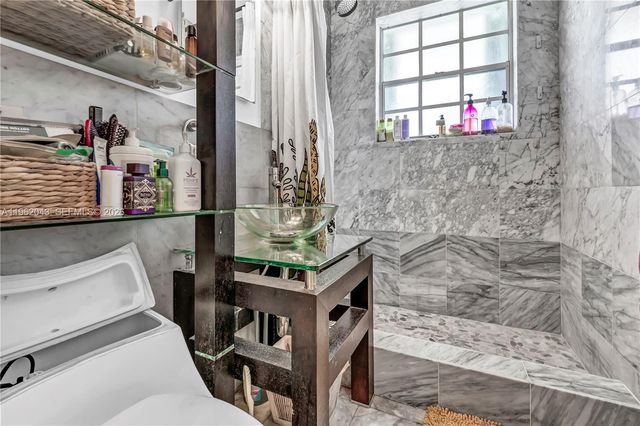 8550 Byron Ave 2H, Miami Beach, FL 33141