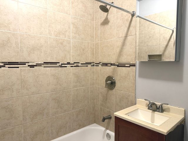 7617 S Kingston Avenue 1A, Chicago, IL 60649