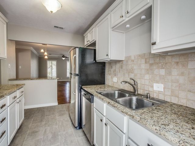 6470 Lindell Avenue, Fort Worth, TX 76116