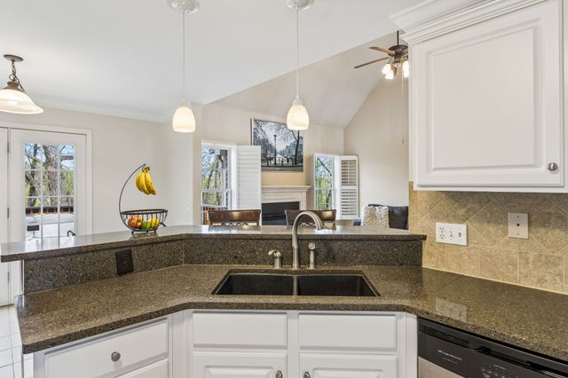 2122 Ieper Dr, Spring Hill, TN 37174