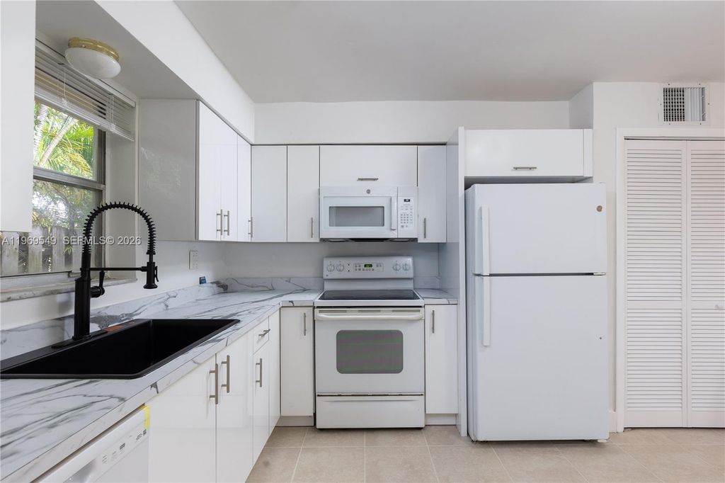 129 SE 4th Street 2, Hallandale Beach, FL 33009