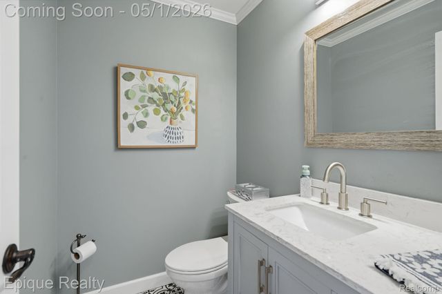 2568 Canoe Circle Drive, Orion Charter Township, MI 48360