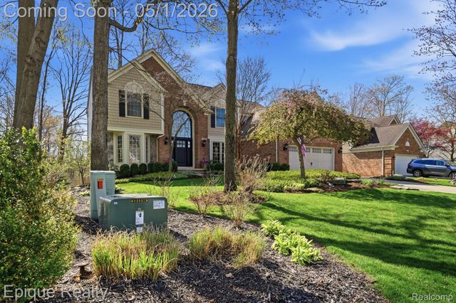2568 Canoe Circle Drive, Orion Charter Township, MI 48360