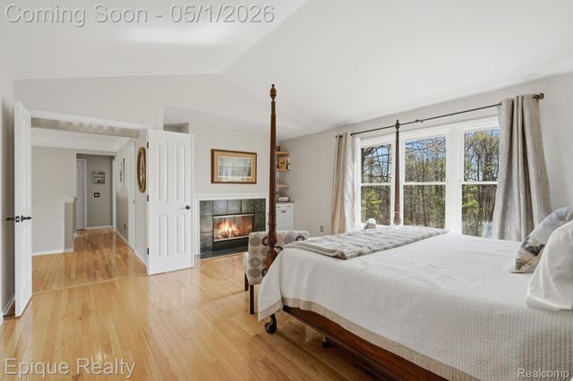2568 Canoe Circle Drive, Orion Charter Township, MI 48360