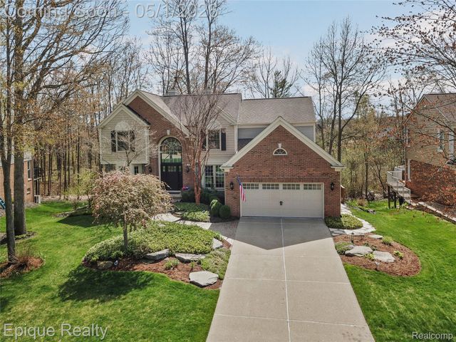 2568 Canoe Circle Drive, Orion Charter Township, MI 48360