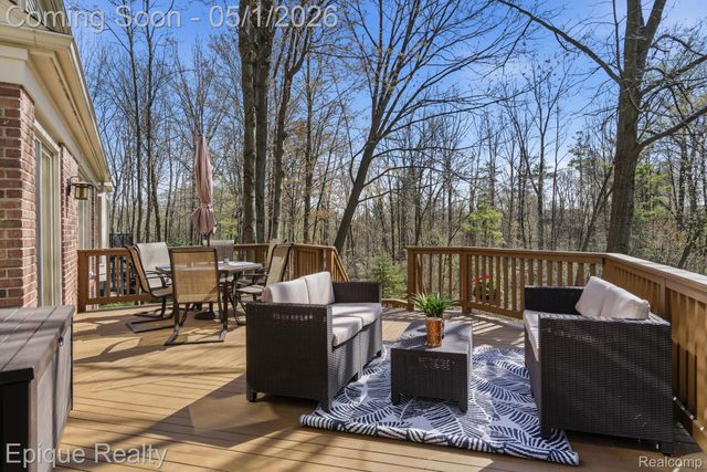 2568 Canoe Circle Drive, Orion Charter Township, MI 48360