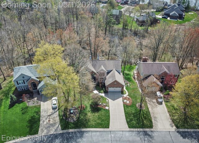 2568 Canoe Circle Drive, Orion Charter Township, MI 48360