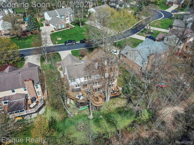 2568 Canoe Circle Drive, Orion Charter Township, MI 48360