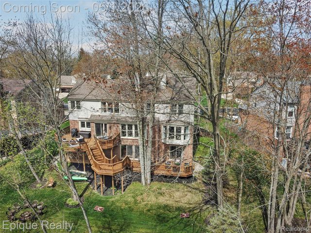 2568 Canoe Circle Drive, Orion Charter Township, MI 48360