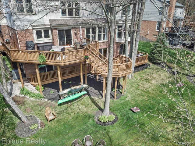 2568 Canoe Circle Drive, Orion Charter Township, MI 48360