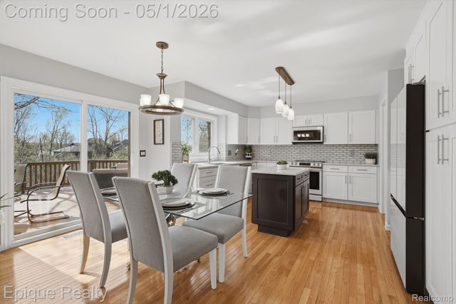 2568 Canoe Circle Drive, Orion Charter Township, MI 48360