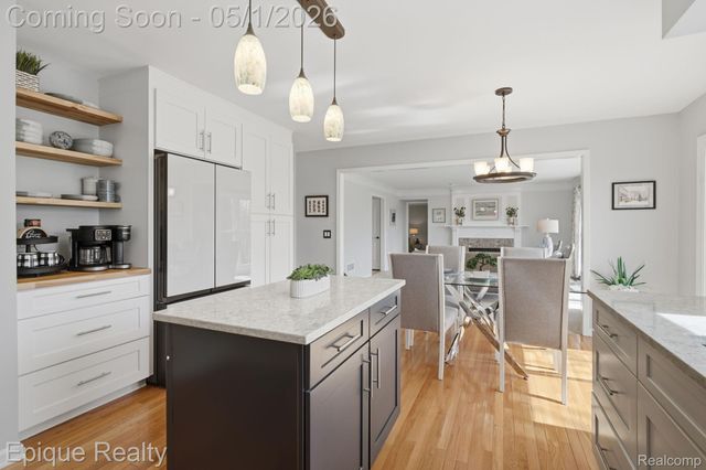 2568 Canoe Circle Drive, Orion Charter Township, MI 48360