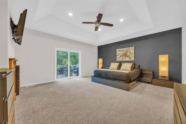 2722 Royal Oaks Dr NW, Swisher, IA 52338