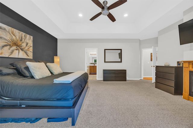 2722 Royal Oaks Dr NW, Swisher, IA 52338