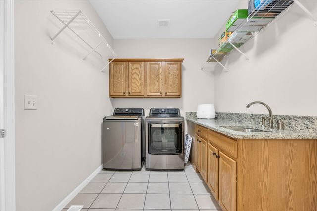 2722 Royal Oaks Dr NW, Swisher, IA 52338