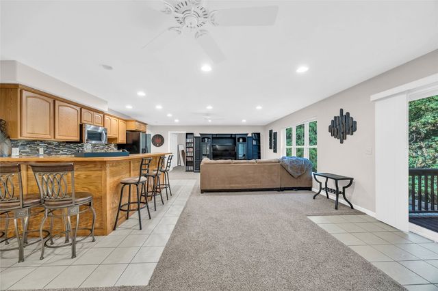 2722 Royal Oaks Dr NW, Swisher, IA 52338