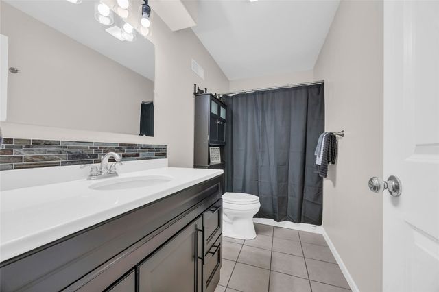 2722 Royal Oaks Dr NW, Swisher, IA 52338