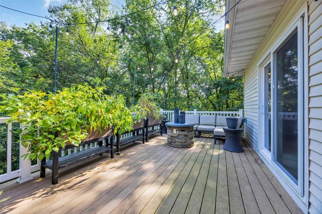 2722 Royal Oaks Dr NW, Swisher, IA 52338