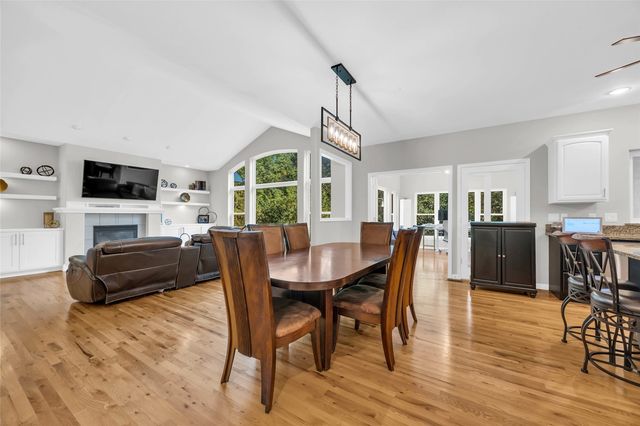 2722 Royal Oaks Dr NW, Swisher, IA 52338