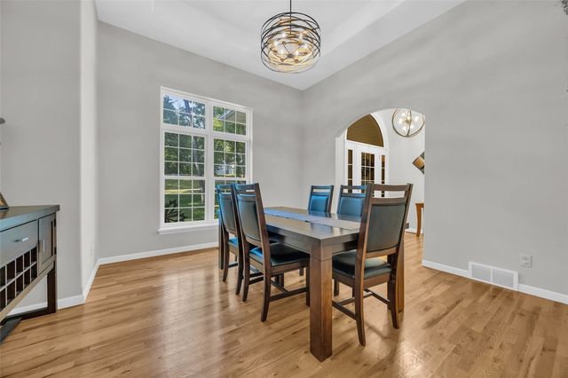 2722 Royal Oaks Dr NW, Swisher, IA 52338