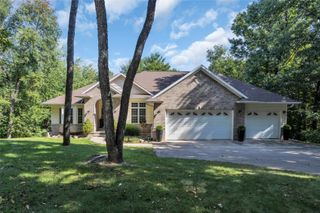 2722 Royal Oaks Dr NW, Swisher, IA 52338