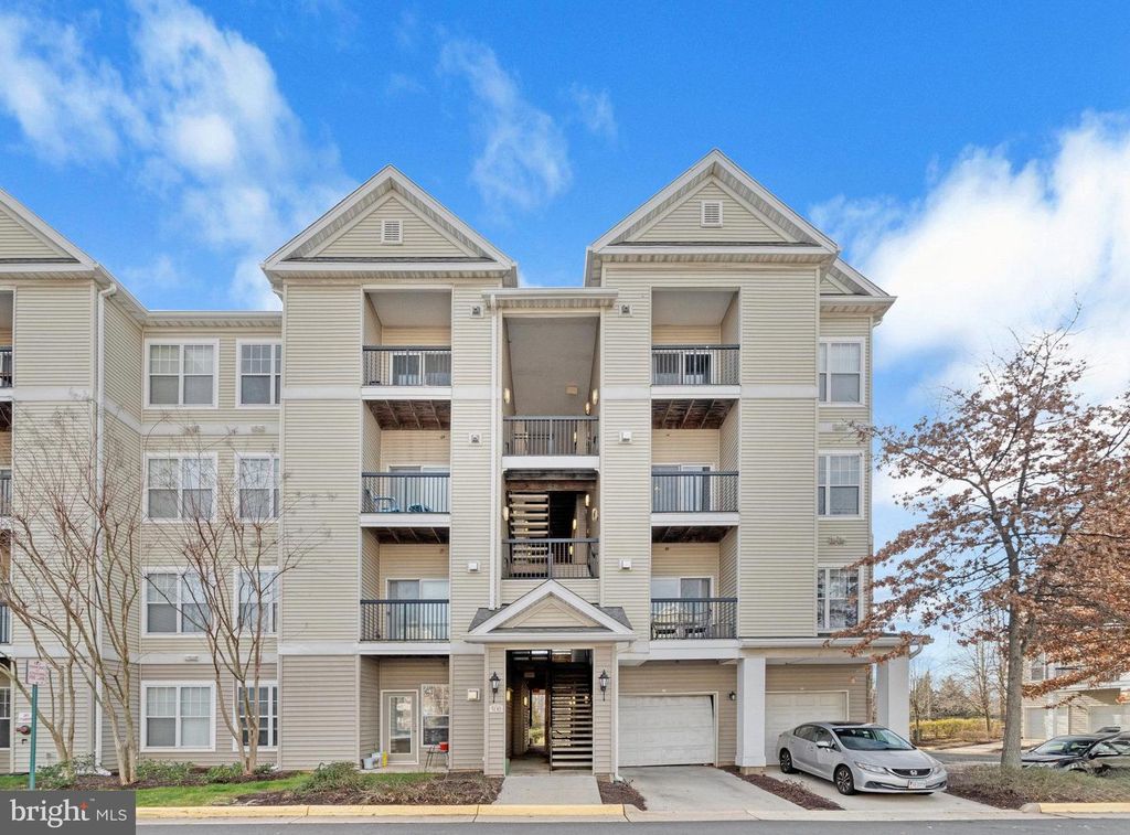 Image 1 of property listing at 5130-I BRITTNEY ELYSE CIR #5130I, Centreville, VA 20120