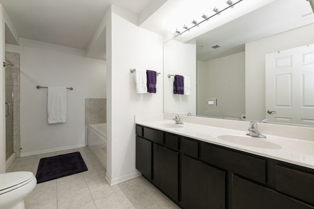 6420 Double Eagle Drive 613, Woodridge, IL 60517