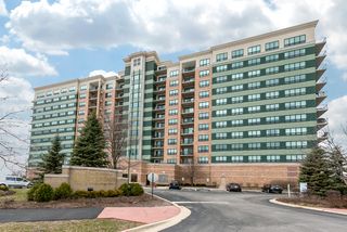 6420 Double Eagle Drive 613, Woodridge, IL 60517