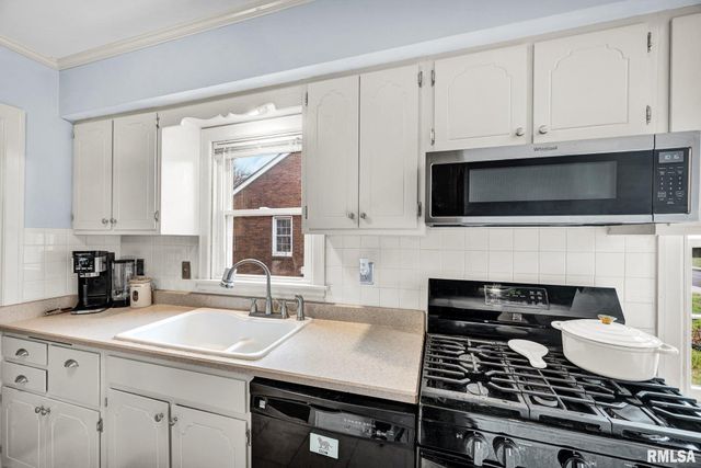 2401 W SHERMAN Avenue, West Peoria, IL 61604