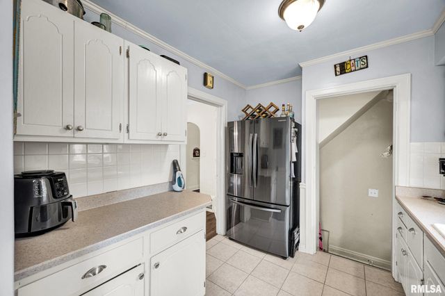 2401 W SHERMAN Avenue, West Peoria, IL 61604