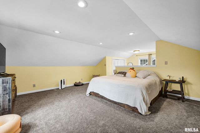 2401 W SHERMAN Avenue, West Peoria, IL 61604