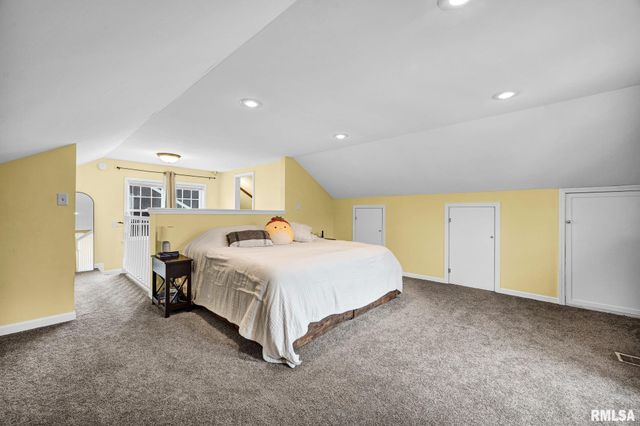 2401 W SHERMAN Avenue, West Peoria, IL 61604