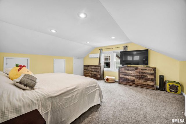 2401 W SHERMAN Avenue, West Peoria, IL 61604