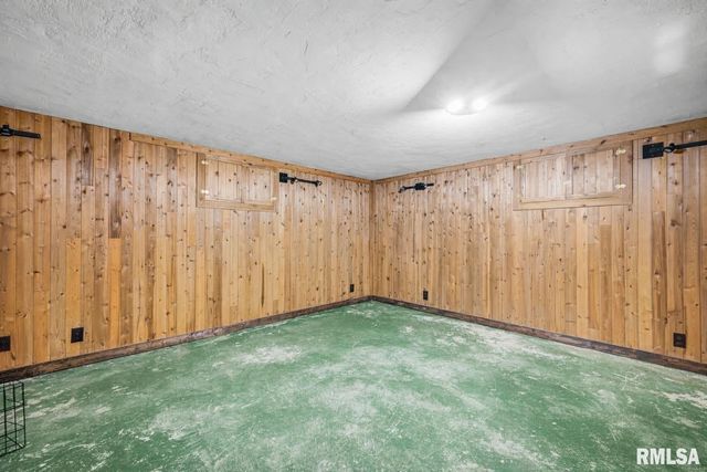 2401 W SHERMAN Avenue, West Peoria, IL 61604