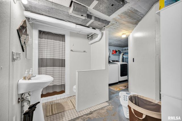 2401 W SHERMAN Avenue, West Peoria, IL 61604