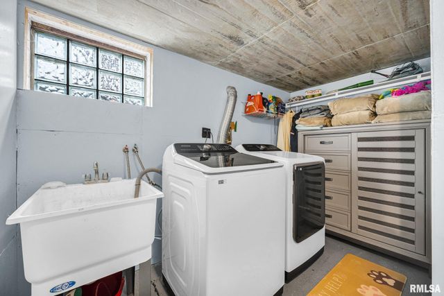 2401 W SHERMAN Avenue, West Peoria, IL 61604