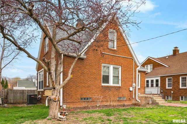 2401 W SHERMAN Avenue, West Peoria, IL 61604